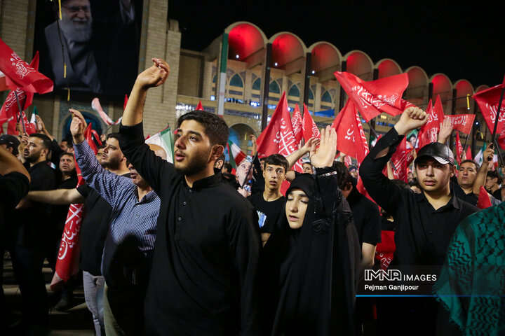وداع شبانه با پیکر مطهر رهبر شهید انقلاب