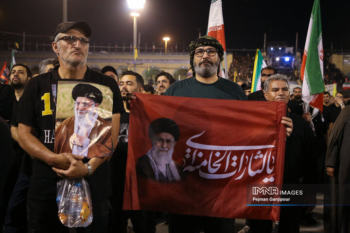 وداع شبانه با پیکر مطهر رهبر شهید انقلاب