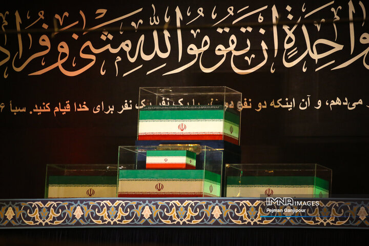وداع شبانه با پیکر مطهر رهبر شهید انقلاب
