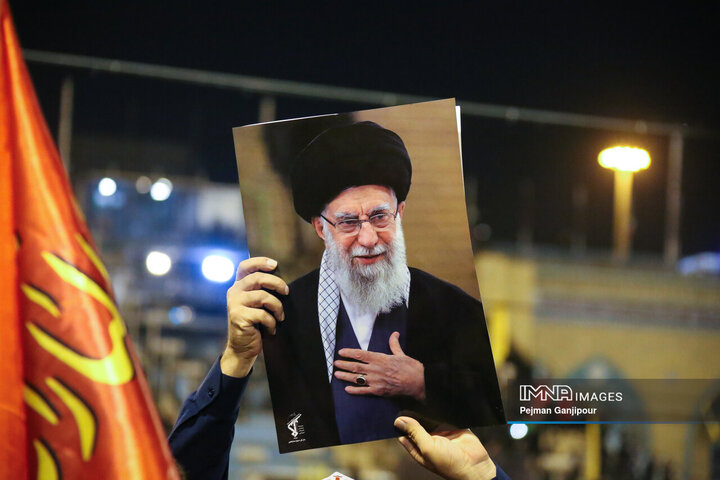 وداع شبانه با پیکر مطهر رهبر شهید انقلاب