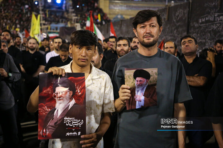 وداع شبانه با پیکر مطهر رهبر شهید انقلاب