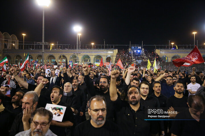 وداع شبانه با پیکر مطهر رهبر شهید انقلاب