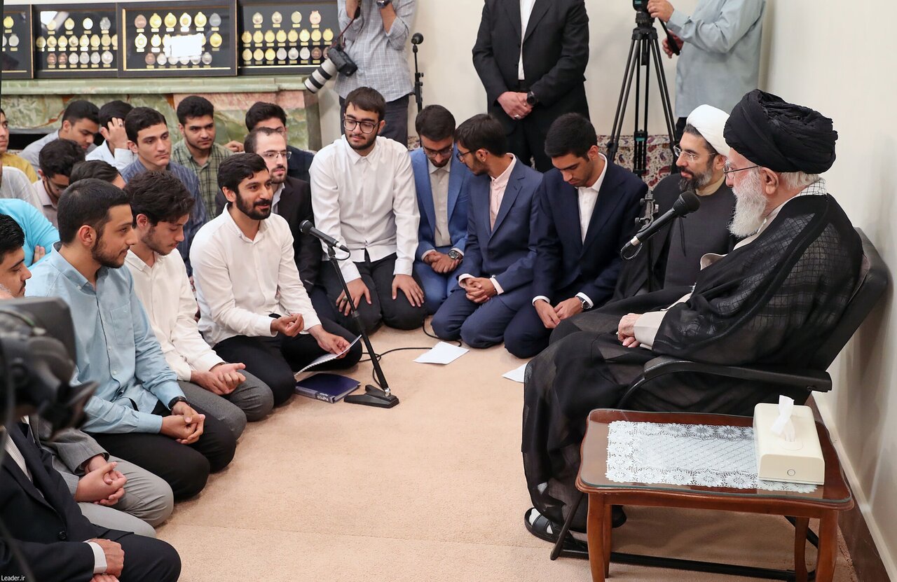 افسران جبهه فکر؛ جایگاه نخبگان در نگاه رهبر شهید
