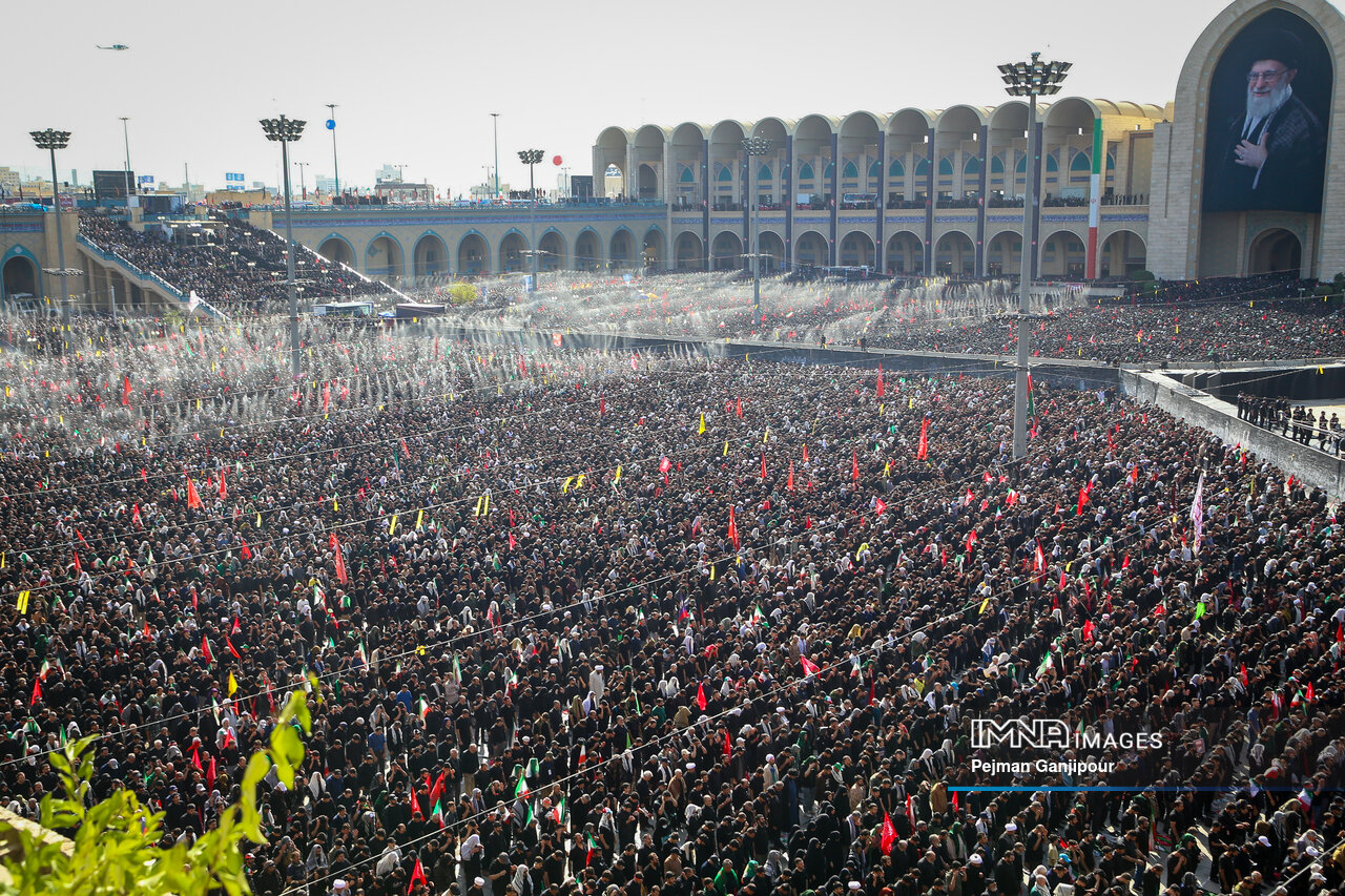 وزیر علوم در جمع خادمان موکب دانشگاهیان