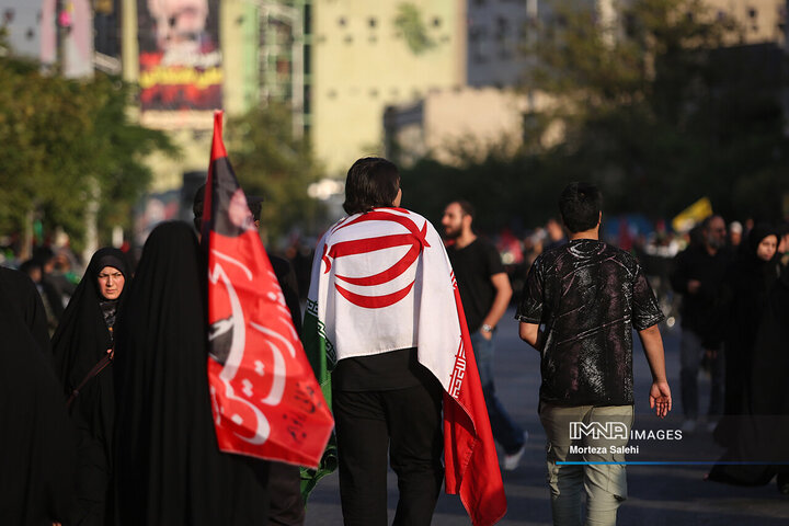 بدرقه حماسی رهبر شهید انقلاب