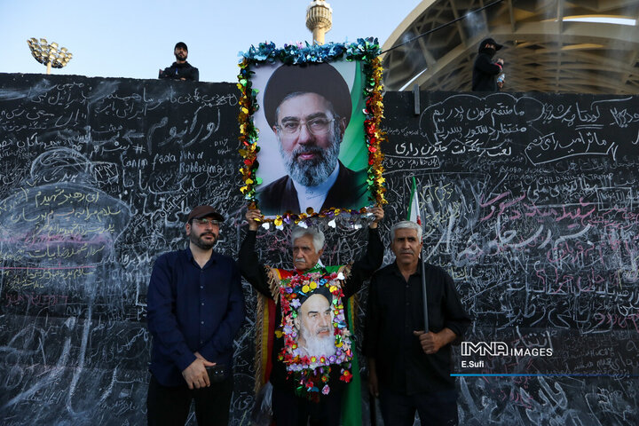 مراسم مردمی وداع با آقای شهید ایران