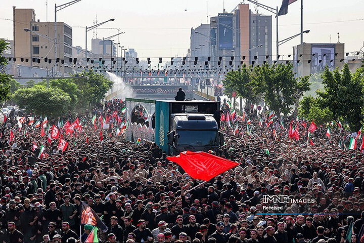 پیکر رهبر شهید ایران پس از تشییع با بالگرد بدرقه می‌شود