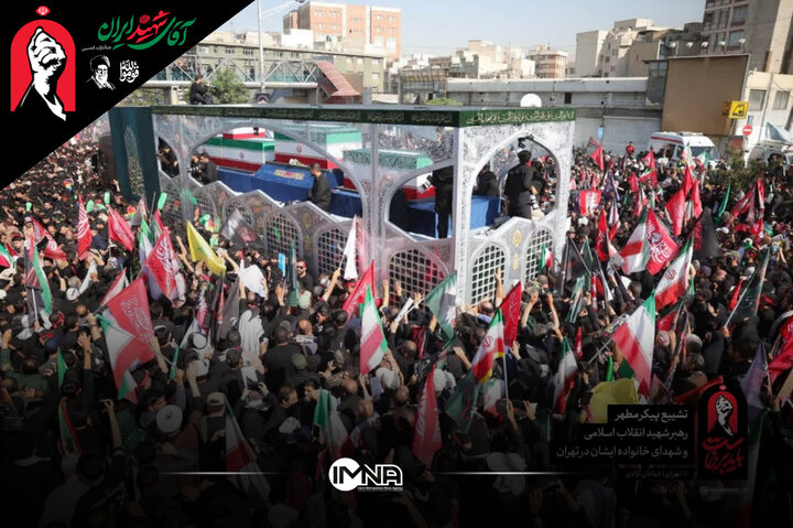 خودروی حامل پیکر مطهر رهبر شهید انقلاب به سمت میدان آزادی