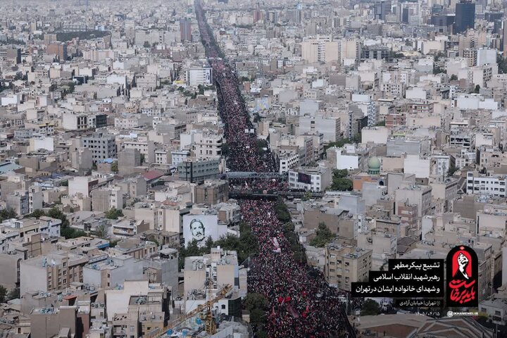 تصاویر هوایی از حضور جمعیت عظیم مردم تهران در تشییع رهبر شهید انقلاب