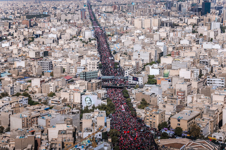 بدرقه حماسی رهبر شهید انقلاب در تهران