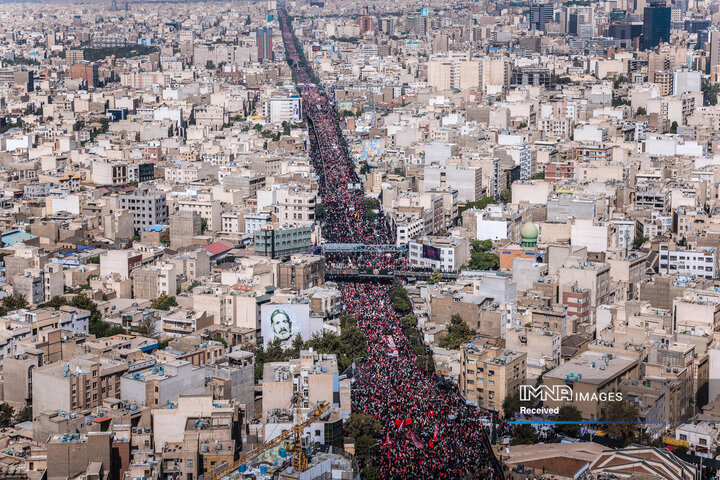 بدرقه حماسی رهبر شهید انقلاب در تهران