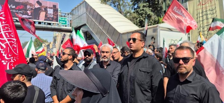 حضور وزیر امور اقتصادی و دارایی در آیین تشییع رهبر شهید انقلاب
