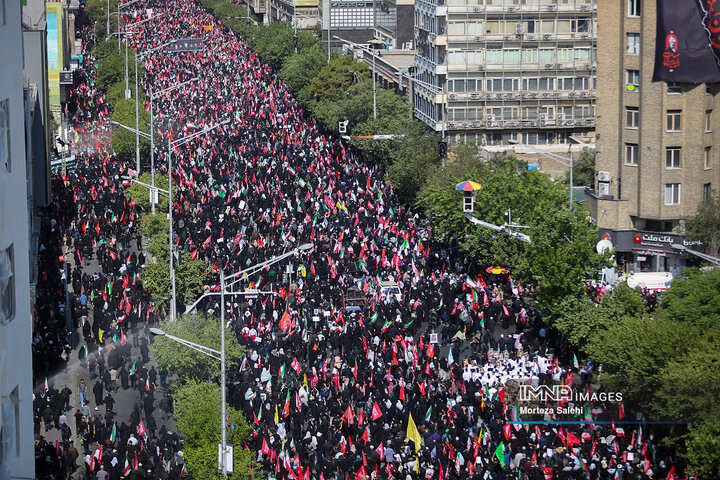 بدرقه حماسی رهبر شهید انقلاب در تهران