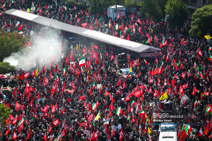 بدرقه حماسی رهبر شهید انقلاب در تهران