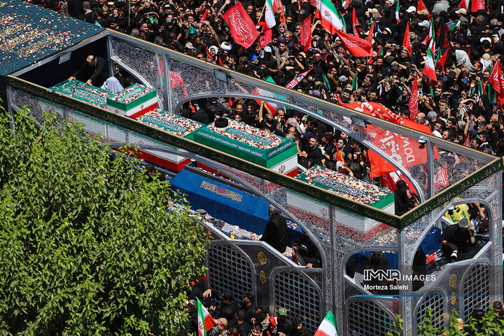 بدرقه حماسی رهبر شهید انقلاب در تهران