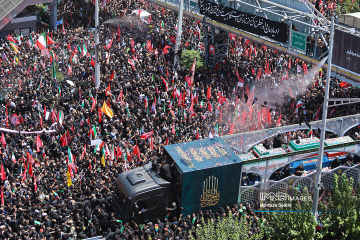 بدرقه حماسی رهبر شهید انقلاب در تهران