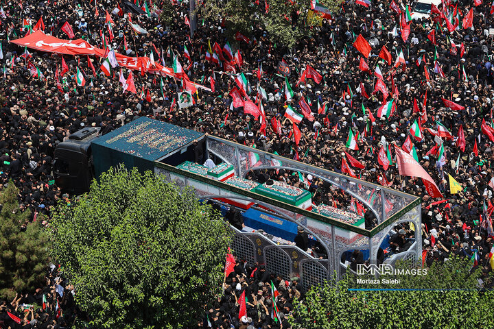 بدرقه حماسی رهبر شهید انقلاب در تهران