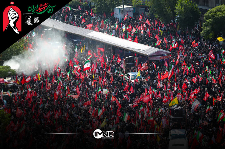 این چه قدرتی است که این پیرزن کم‌توان را از شیراز به تهران کشانده