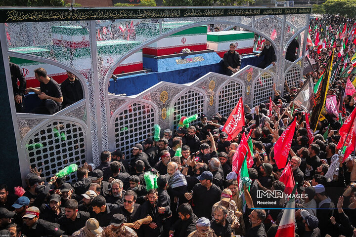 بدرقه حماسی رهبر شهید انقلاب در تهران