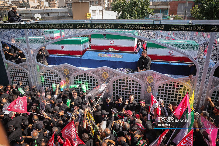 بدرقه حماسی رهبر شهید انقلاب در تهران