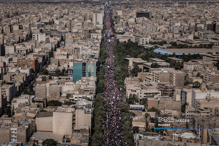 بدرقه حماسی رهبر شهید انقلاب در تهران