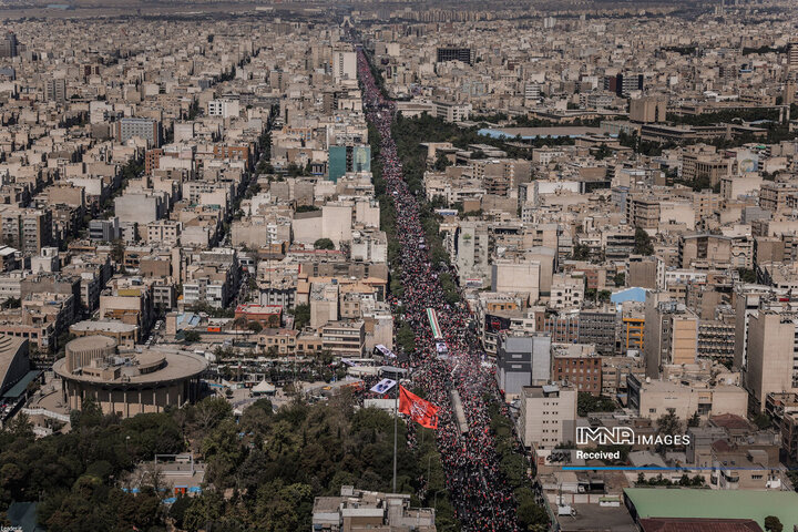 بدرقه حماسی رهبر شهید انقلاب در تهران