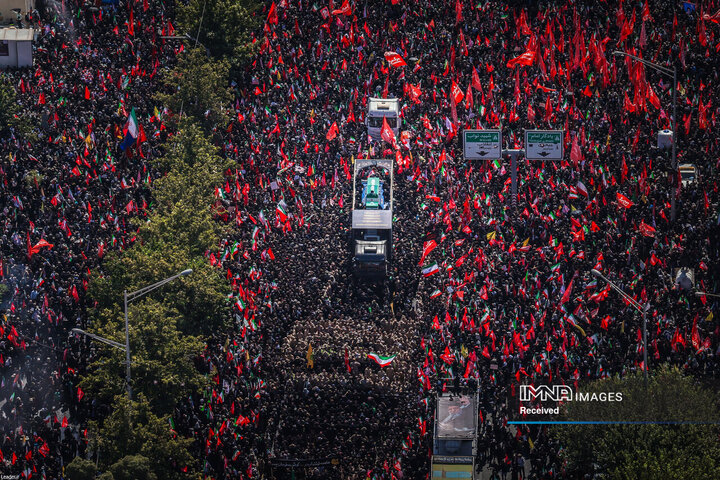 بدرقه حماسی رهبر شهید انقلاب در تهران