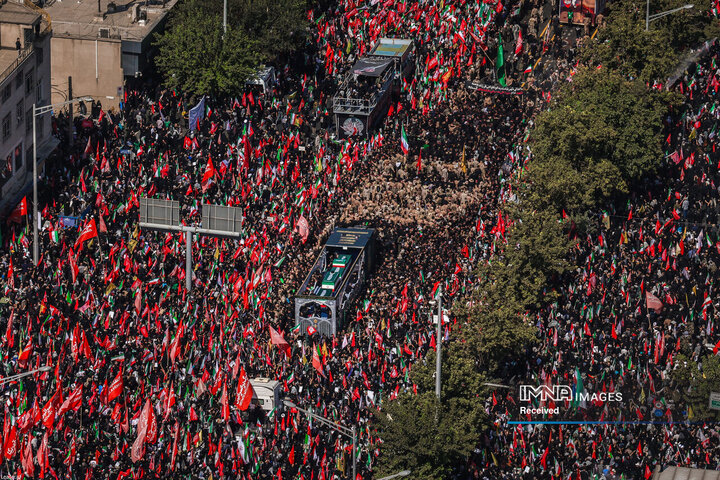 بدرقه حماسی رهبر شهید انقلاب در تهران