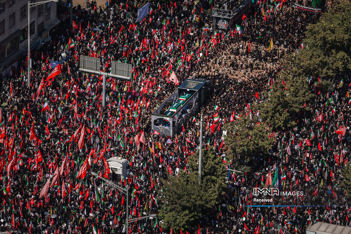 بدرقه حماسی رهبر شهید انقلاب در تهران