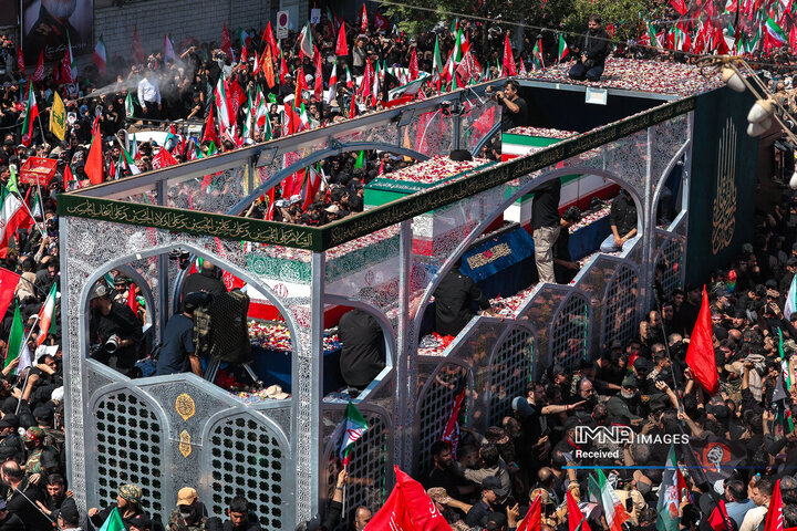 بدرقه حماسی رهبر شهید انقلاب در تهران
