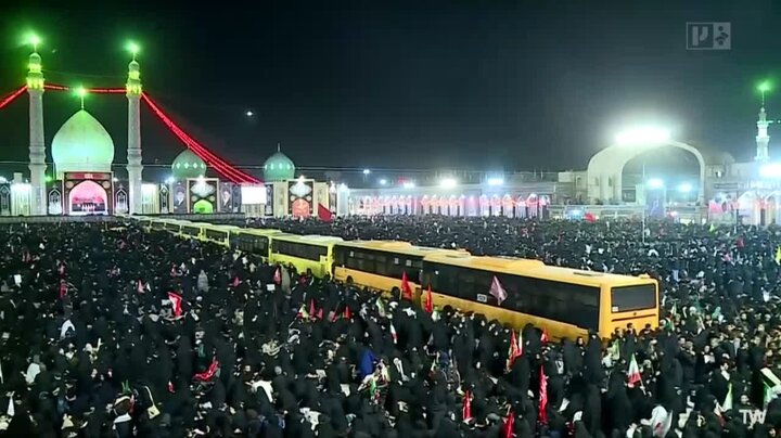فیلم| حضور مردم قم در مسجد جمکران برای بدرقه رهبر شهید
