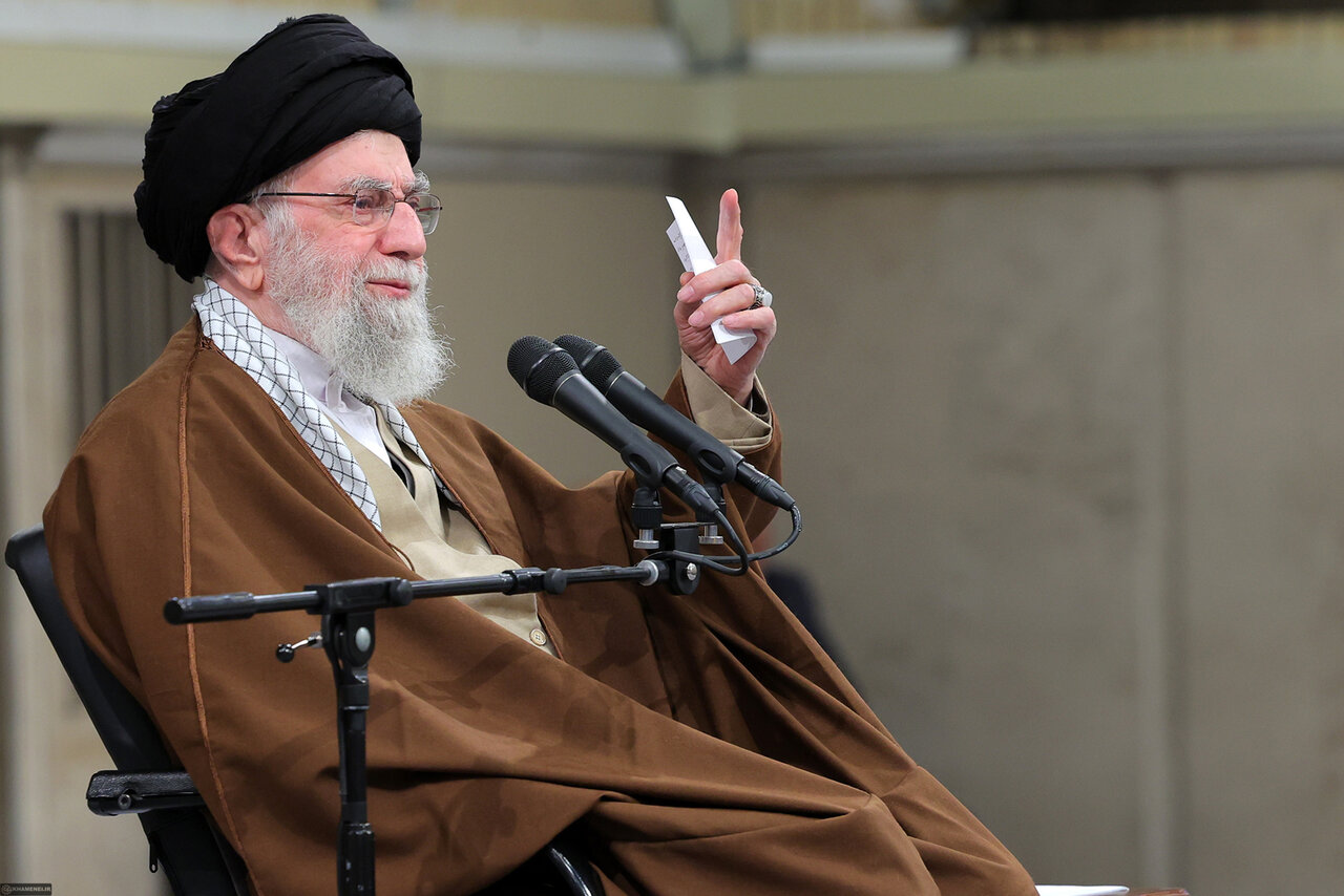 شهید سیدعلی خامنهای؛ معلمی که فراتر از فقه، راه زیست مؤمنانه را آموخت
