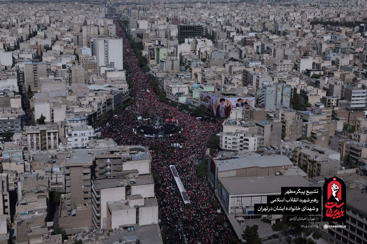 تصاویر هوایی از حضور جمعیت عظیم مردم تهران در تشییع رهبر شهید انقلاب