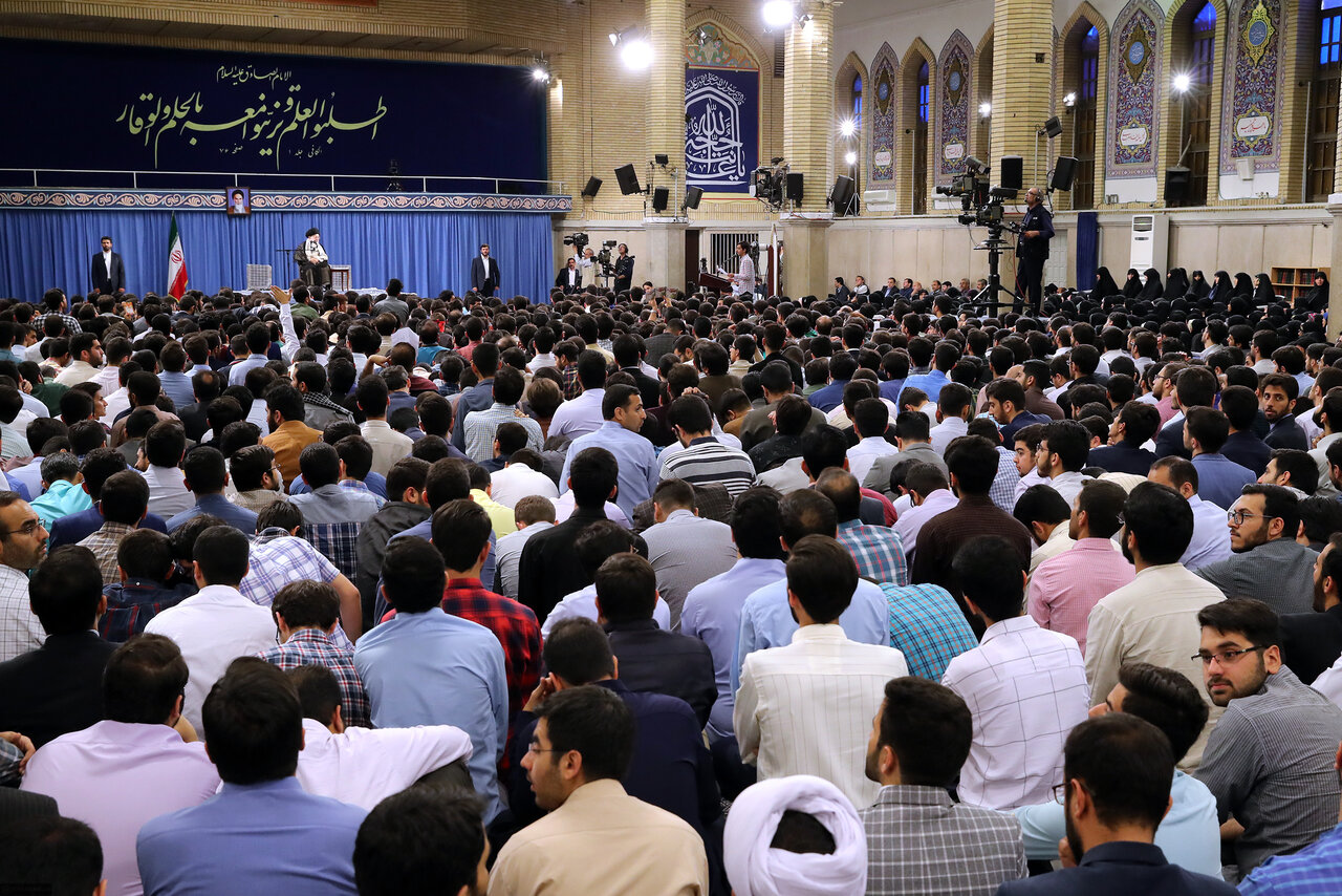 دانشجوی تراز در نگاه رهبر شهید چه کسی بود؟