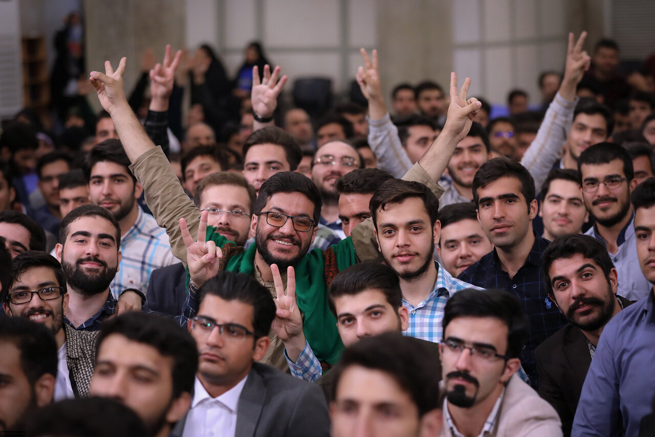 دانشجوی تراز در نگاه رهبر شهید چه کسی بود؟