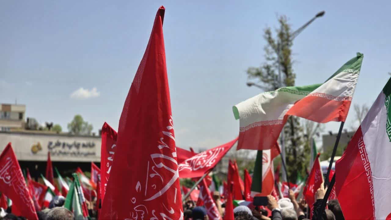 رستاخیز ایران در بدرقه آقای شهید