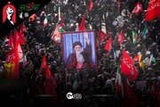 لحظاتی از اقامه نماز آیت‌الله جوادی آملی بر پیکر رهبر شهید انقلاب