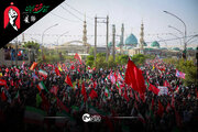 نمای متفاوت از آخرین دیدار مردم با رهبر شهید ایران در قم