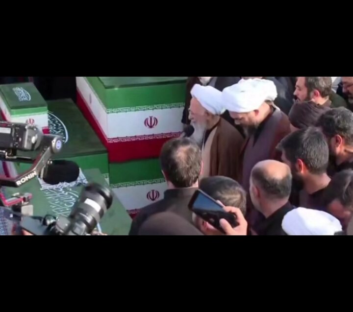 فیلم| اشک‌های آیت‌الله جوادی آملی در نماز بر پیکر مطهر آقای شهید
