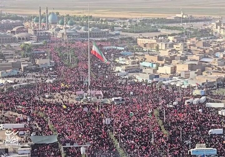 آغاز تشییع امام شهید از مسجد مقدس جمکران