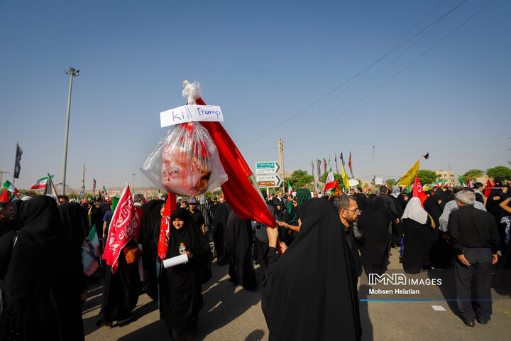 وداع با پیکر مطهر رهبر شهید انقلاب در شهر مقدس قم