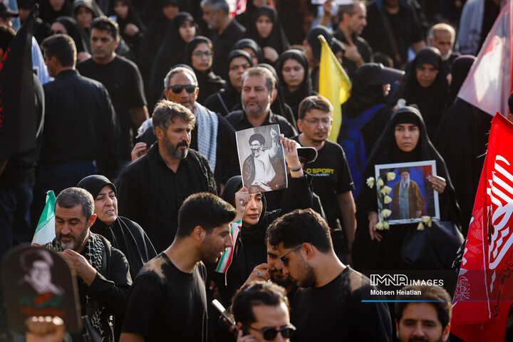 وداع با پیکر مطهر رهبر شهید انقلاب در شهر مقدس قم