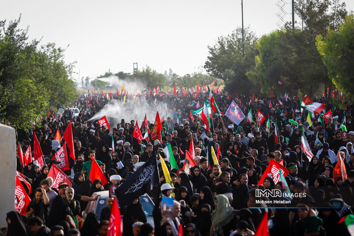وداع با پیکر مطهر رهبر شهید انقلاب در شهر مقدس قم