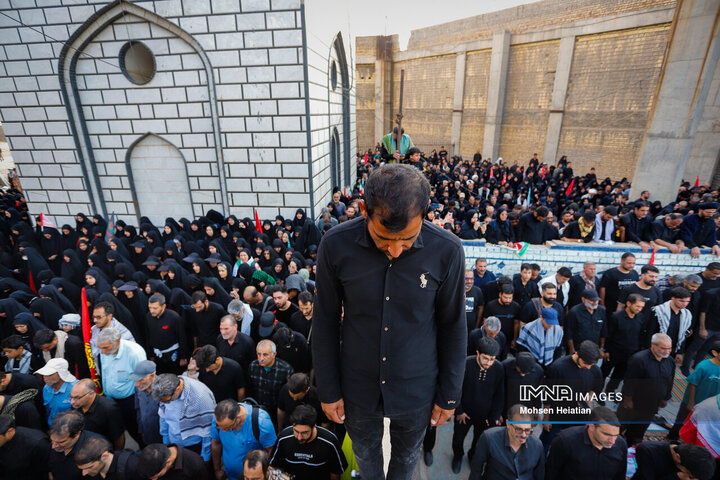 وداع با پیکر مطهر رهبر شهید انقلاب در شهر مقدس قم