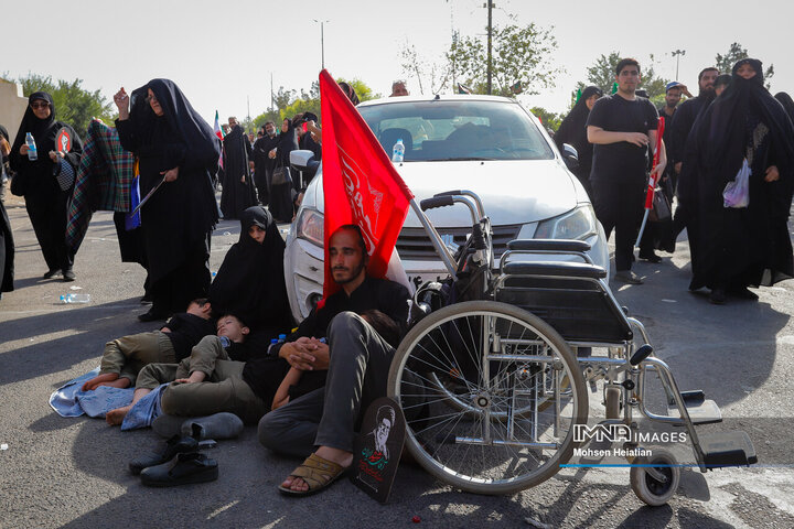 وداع با پیکر مطهر رهبر شهید انقلاب در شهر مقدس قم