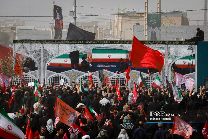 وداع با پیکر مطهر رهبر شهید انقلاب در شهر مقدس قم