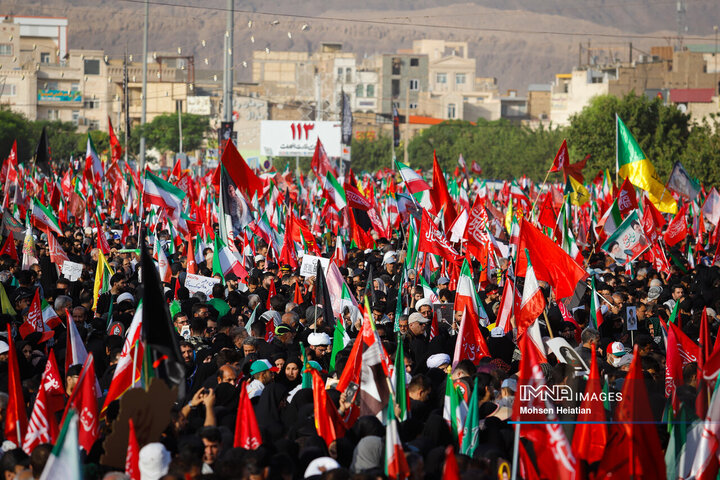 وداع با پیکر مطهر رهبر شهید انقلاب در شهر مقدس قم