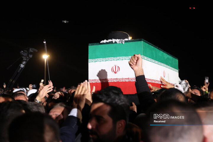 آیین رسمی استقبال از پیکر مطهر رهبر شهید انقلاب اسلامی