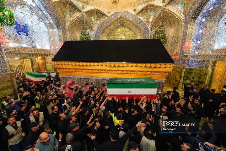 طواف پیکرهای خانواده رهبر شهید انقلاب در حرم مطهر علوی