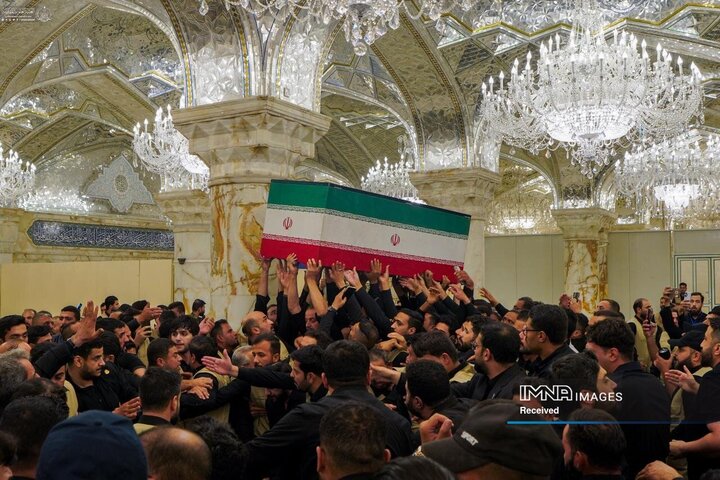 طواف پیکرهای خانواده رهبر شهید انقلاب در حرم مطهر علوی